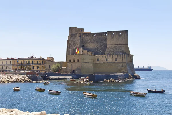 Castel dell'Ovo, středověké pevnosti v zálivu Naples, Itálie — Stock fotografie