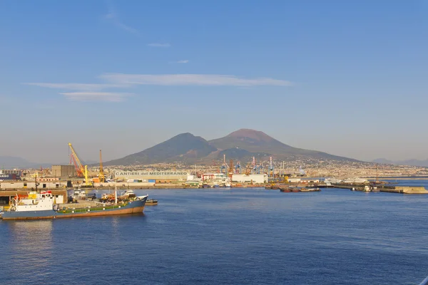 Panorama of Naples, view of the port in the Gulf of Naples and M — Stock Photo, Image