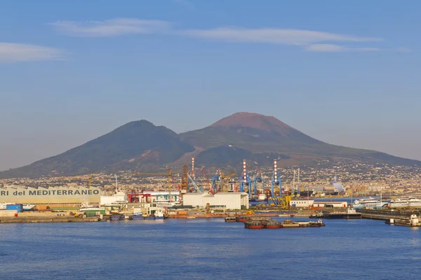 Panorama de Naples, vue sur le port dans le golfe de Naples et M — Photo