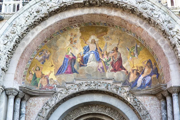 Patriarkala domkyrka basilikan saint mark på piazza s — Stockfoto