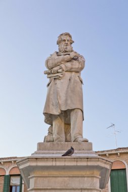 Nicolo Tommaseo Venedik heykeli