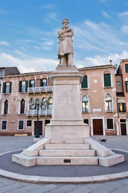 Nicolo Tommaseo Venedik heykeli