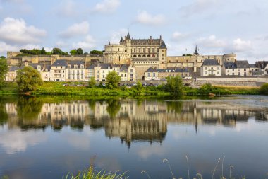  Tarihi Amboise Kalesi, Loire Vadisi 'nde bulunan bir kraliyet kalesi.