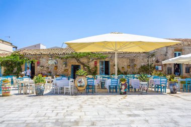 MARZAMEMI, SICILY - 29 Temmuz 2024: Sicilya 'daki Marzamemy Köyü' nün güzel bir manzarası