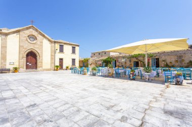 MARZAMEMI, SICILY - 29 Temmuz 2024: Sicilya 'daki Marzamemy Köyü' nün güzel bir manzarası