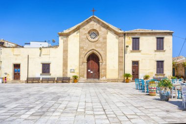 MARZAMEMI, SICILY - 29 Temmuz 2024: Sicilya 'daki Marzamemy Köyü' nün güzel bir manzarası