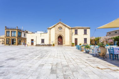 MARZAMEMI, SICILY - 29 Temmuz 2024: Sicilya 'daki Marzamemy Köyü' nün güzel bir manzarası