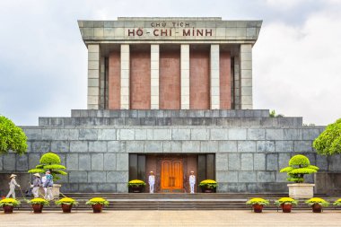 HANOI, VIETNAM 2024, 12 Ağustos: Ba Dinh Meydanı ve Ho Chi Minh mozolesi, Hanoi, Vietnam