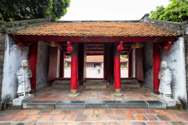 Hanoi 'deki Edebiyat Tapınağı' ndaki daha küçük ve geleneksel bir pavyon yapısının görüntüsü.