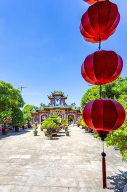 Hoi An, Vietnam 'daki Quan Kong Tapınağı' nın güzel bir manzarası.