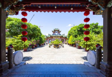 Hoi An, Vietnam 'daki Quan Kong Tapınağı' nın güzel bir manzarası.