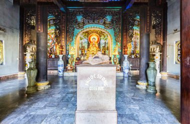 Da Nang, Vietnam 'daki Mermer Dağlar' daki süslü Budist tapınağı.