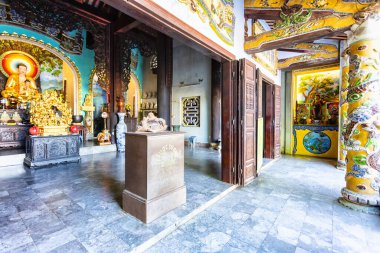 Da Nang, Vietnam 'daki Mermer Dağlar' daki süslü Budist tapınağı.