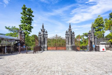 İmparator Khai Dinh 'in anıtmezarının muhteşem ana merdiveni, UNESCO Dünya Mirası Bölgesi, HUE, Vietnam