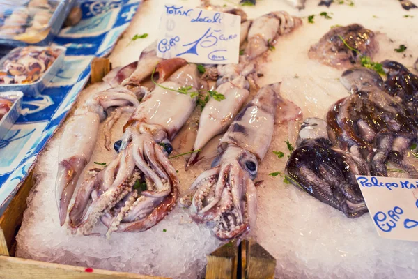 Mercearia no famoso mercado local Capo em Palermo, Itália — Fotografia de Stock