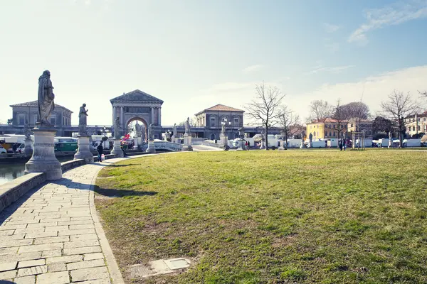 Prato della Valle w Padwie, Veneto, Włochy. — Zdjęcie stockowe