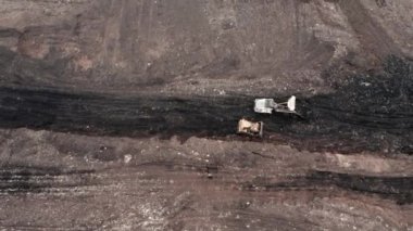 Bir sürü çöp. Çevre kirliliği ve ekoloji felaketi kavramı.