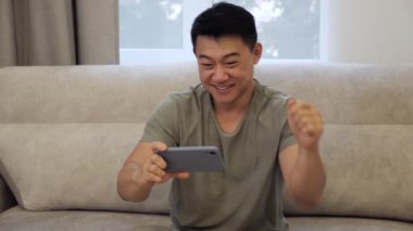 Çinli Adam Freelancer Cep Telefonu Smartphone 'da harika haberler var.