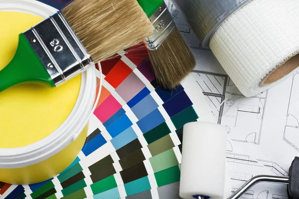 Bir mimari çizimde ev yenilemesi için araçlar ve aksesuarlar