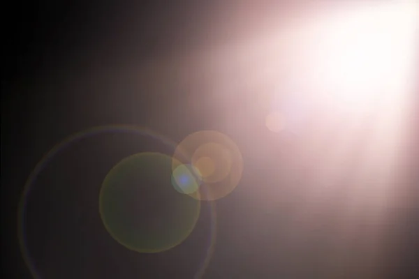 flaş lambalı bir kaplama mercekleri