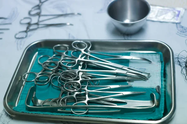 Sterilní Chirurgické Nástroje Jsou Stole Během Operace Zdravotnické Přístroje Ocelovém — Stock fotografie