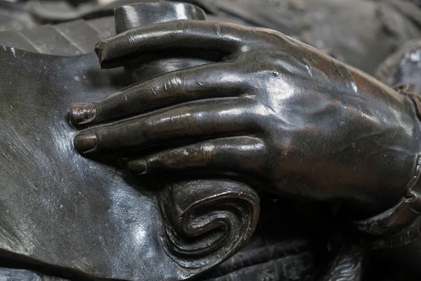 WINCHESTER, HAMPSHIRE / UK - MARÇO 6: Detalhe de um túmulo em guarda — Fotografia de Stock