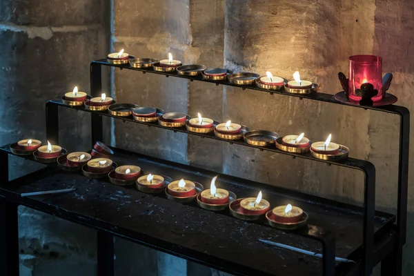 WINCHESTER, HAMPSHIRE/UK - MARCH 6 : Candles in Winchester Cathe — Stock Photo, Image