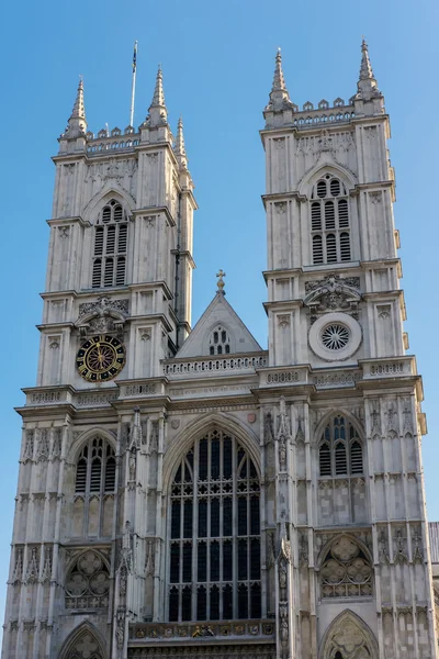 LONDON - MAR 13 : Exterior of Westminster Abbey in London on Mar — Stock Photo, Image