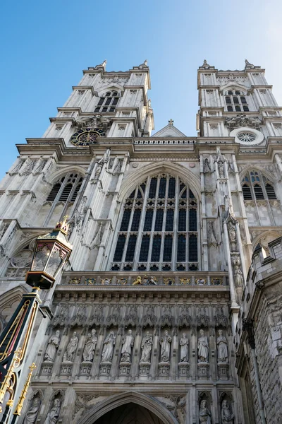 LONDON - MAR 13 : Exterior of Westminster Abbey in London on Mar — Stock Photo, Image