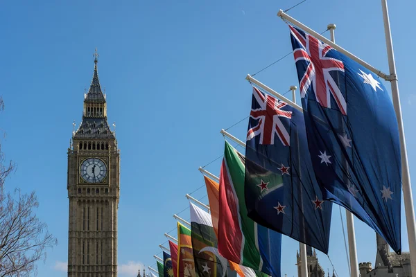 LONDON - MAR 13 : View of Big Ben across Parliament Square in Lo — Stock Photo, Image