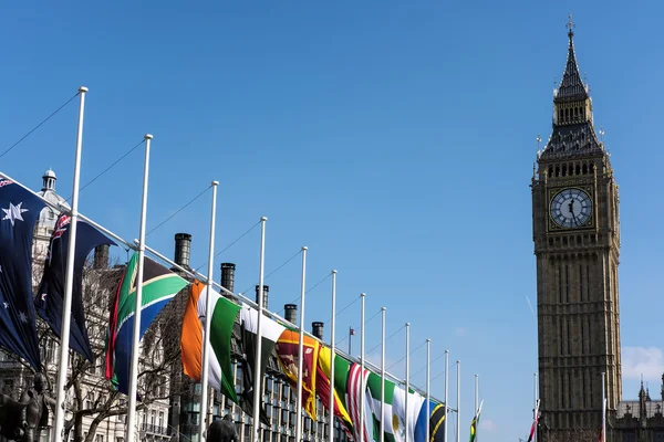 Londýn - Mar 13: Pohled na Big Ben přes Parliament Square v Lo — Stock fotografie