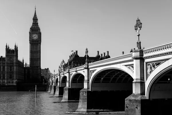 伦敦-03 月 13 日 ︰ 视图的大笨钟和国会的我 — 图库照片