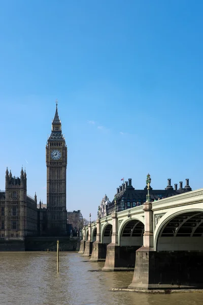 Londra - 13 Mart: Big Ben'e ve Parlamento evlerin görünümünü ben — Stok fotoğraf