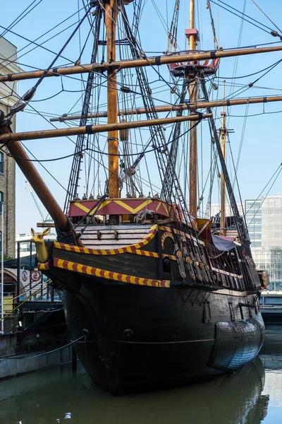 LONDON - MAR 13 : The Golden Hind in London on Mar 13, 2016. — Stock Photo, Image
