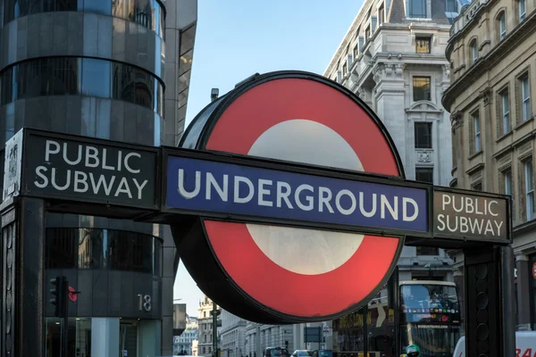 LONDON - MAR 13 : A Typical London Undergroud Sign in London on — Stock Photo, Image