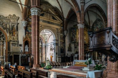 Verona, İtalya - 24 Mart: Verona katedralde iç görünümü 