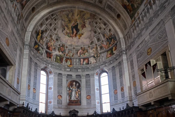 VERONA, ITALIA - 24 DE MARZO: Frescos en la Catedral de Verona en Verona —  Fotos de Stock