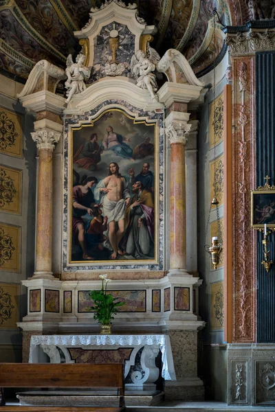 VERONA, ITALIE - 24 MARS : Vue intérieure de la cathédrale de Vérone — Photo