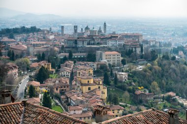 Bergamo, İtalya - 25 Mart: Görünüm Bergamo Citta Alta b üzerinden