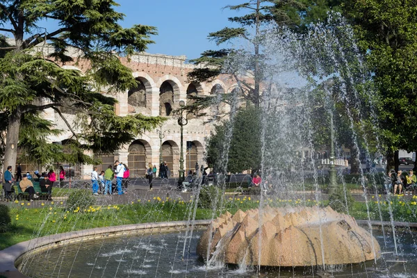 VERONA, ITALIA - 24 DE MARZO: Vista de la Fuente —  Fotos de Stock