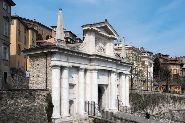 Bergamo, İtalya - 25 Mart: Giriş Arch Citta Alta Bergamo için — Stok fotoğraf