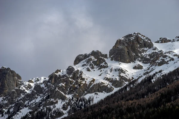 Blick auf den Berg über Moena — Stockfoto