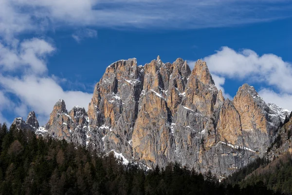Berge im Tal di fassa in der Nähe von Pozza di fassa trentino it — Stockfoto
