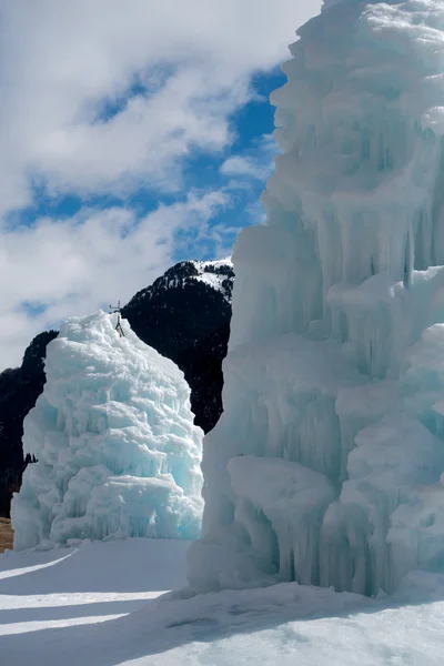 Doliny Di Fassa, Włochy/Trydent - 26 marca: Topniejącego lodu Sculptur — Zdjęcie stockowe