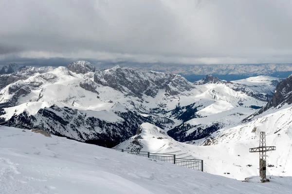 Sass Pordoi, Trentino/Itálie - březen 26: Pohled z Sass Pordoi jsem — Stock fotografie