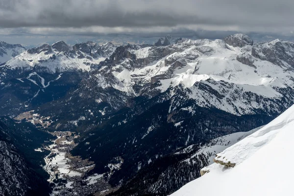 Visa från Sass Pordoi i övre del av Val di Fassa — Stockfoto