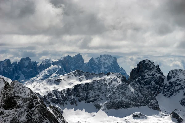 Uitzicht vanaf Sass Pordoi in het bovenste deel van Val di Fassa — Stockfoto