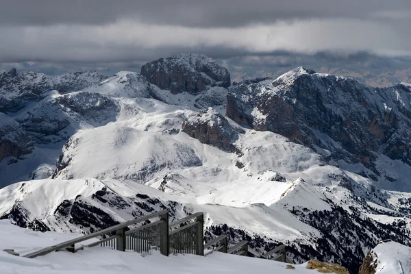 Sass Pordoi, Trentino/Włochy – 26 marca: Widok z Sass Pordoi — Zdjęcie stockowe