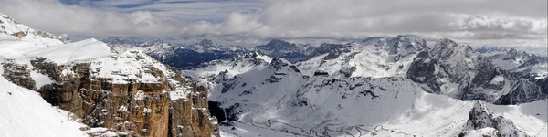 Uitzicht vanaf Sass Pordoi in het bovenste deel van Val di Fassa — Stockfoto