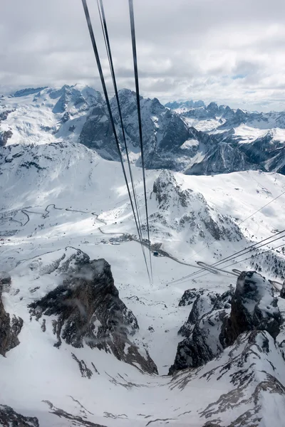 Sass pordoi, Trentino / Italien - 26. März: Blick vom sass pordoi i i — Stockfoto